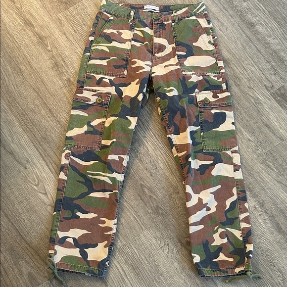 Urban Outfitters Camo Pants - Picture 1 of 9